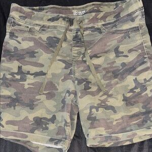 No Boundaries Green and Brown Cargo Shorts Relaxed Fit